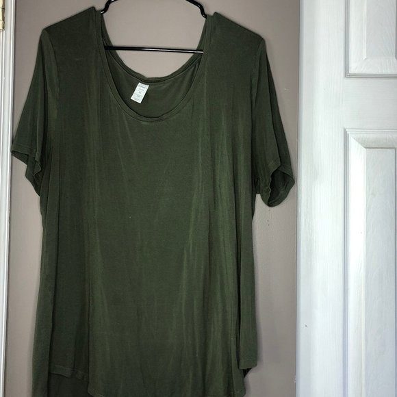 Basic Tee's - Picture 1 of 2